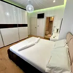 Apartment Queen's Luxury *