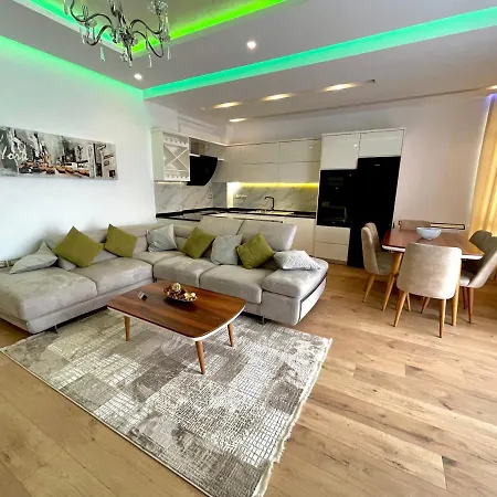 Queen's Luxury Apartment *