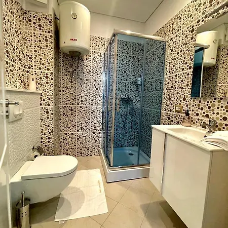 Queen's Luxury דירה טיראנה