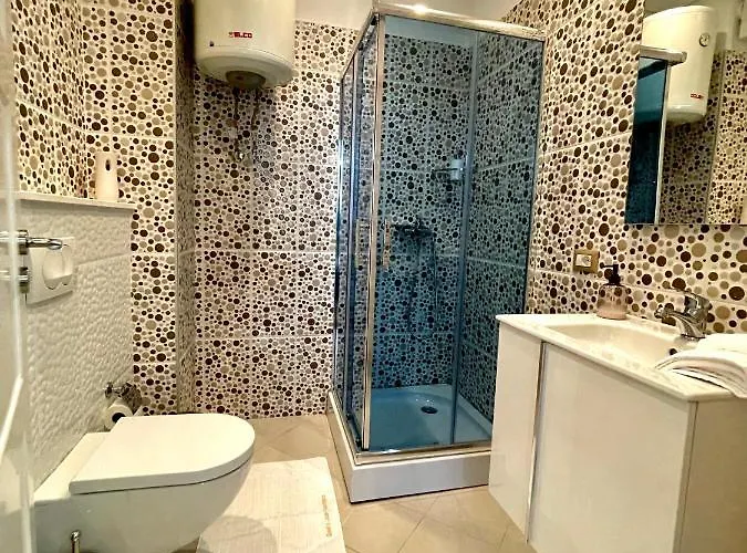 Queen's Luxury Lägenhet Tirana